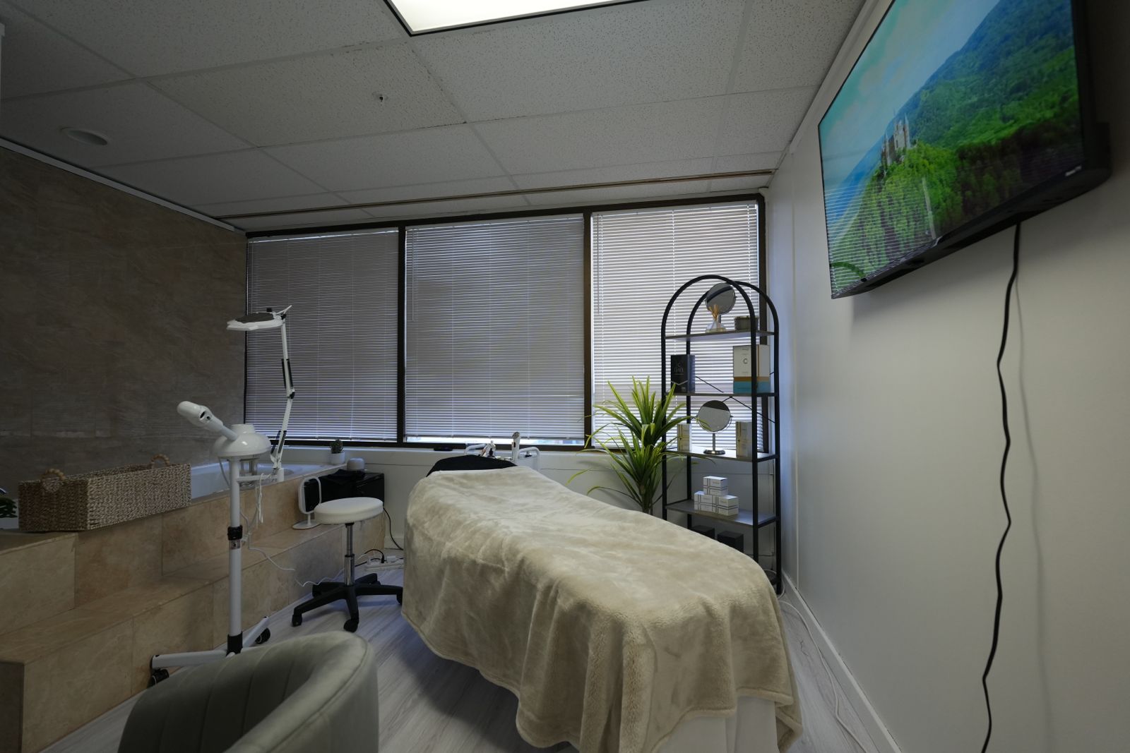Reclaim Your Glow with Relaxing Spa Treatments