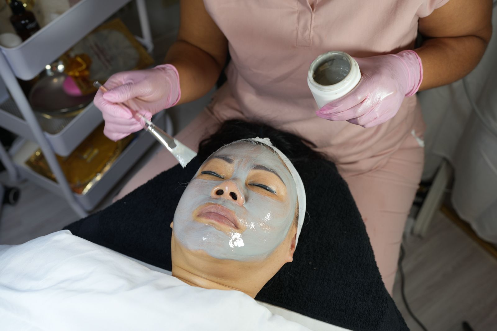 Cooling Beauty: Why Cryotherapy is the Chill Your Skin Needs